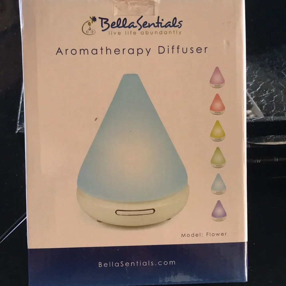 NWT BellaSentials Aromatherapy Diffuser - Flower